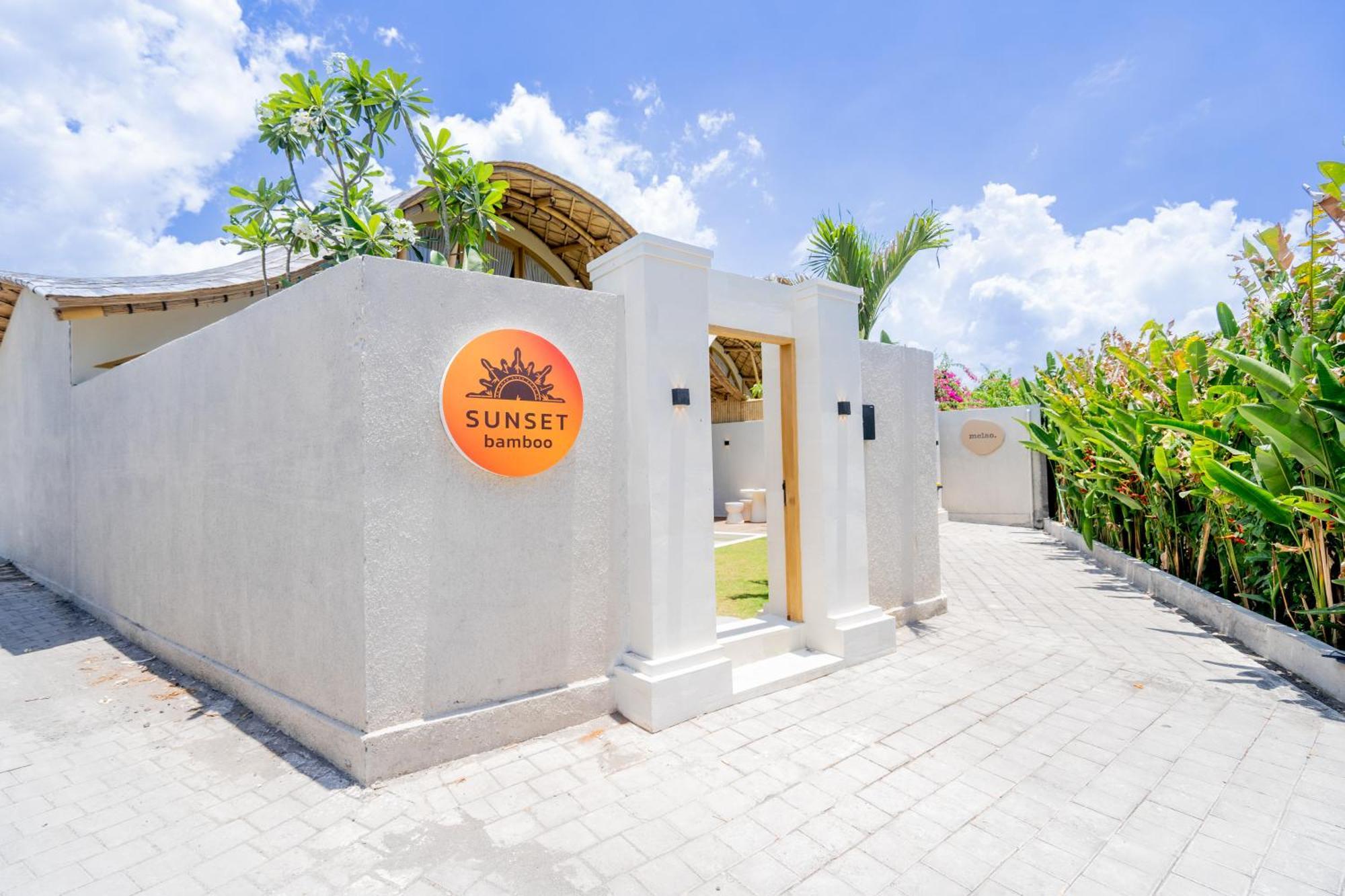 Villa Sunset Bamboo - 3Br Villa In Kerobokan Екстер'єр фото