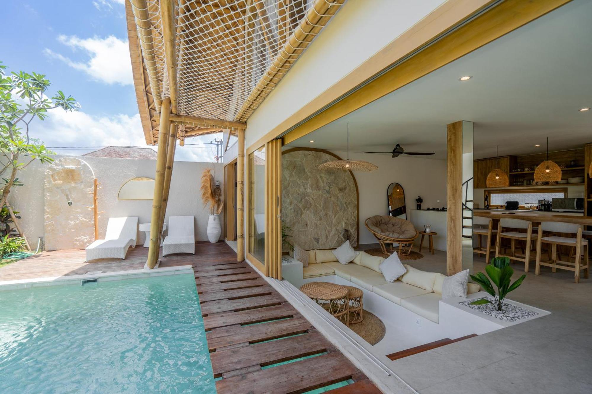 Villa Sunset Bamboo - 3Br Villa In Kerobokan Екстер'єр фото